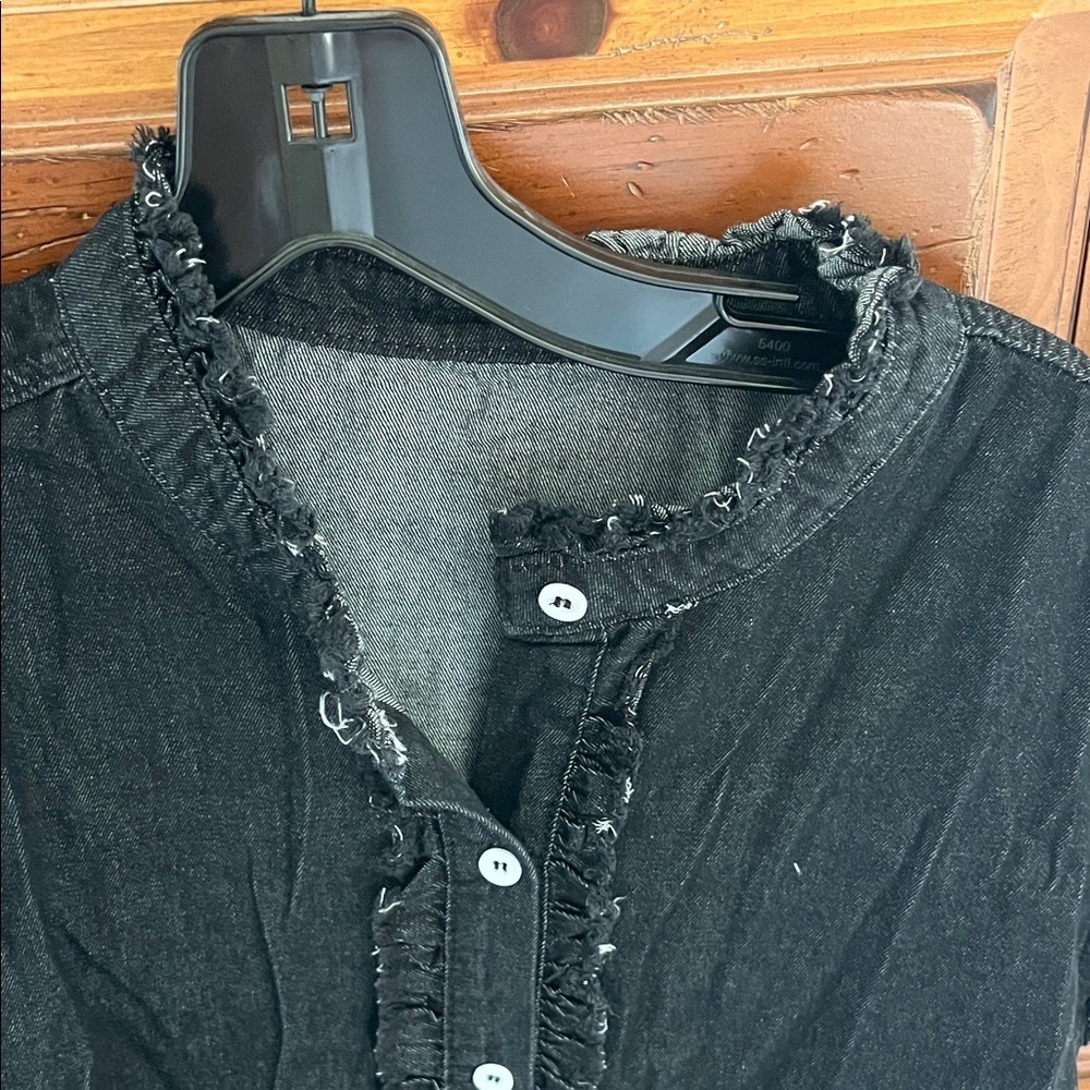 Stylish Black Button Down Women's Shirt Size XL NWOT - Picture 2 of 9